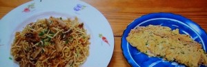 「牛肉オイスター焼きそば」と「卵焼き」