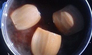 レンコンをゆでる