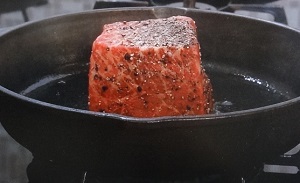 鉄鍋でローストビーフ