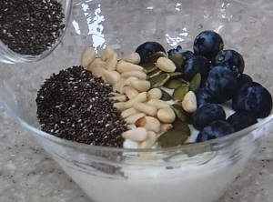 チアシードとヨーグルト