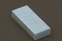 セロハンテープを巻いた消しゴム