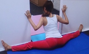 開脚ストレッチ、体操