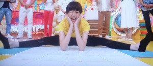 佐藤栞里の開脚