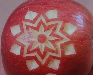 フルーツカービングのリンゴ