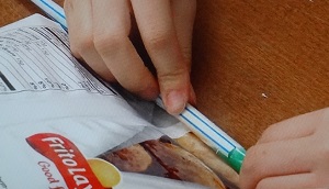 ストローで袋を閉じる方法