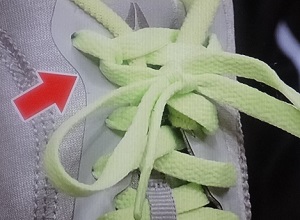 靴ひもダブルアイレットの結び方