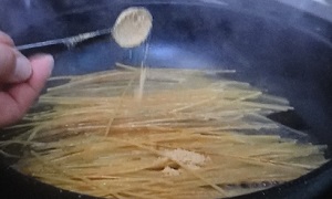 ゆでないパスタ