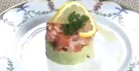 アボカドとサーモンのセルクル仕立て