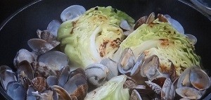 キャベツの蒸し焼き