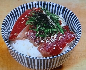 【せっかくグルメ】みなと食堂のヒラメの漬け丼（青森県八戸市）！