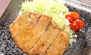 【オモウマい店】たこ焼きイヴちゃん（宮城）の極厚とんかつ定食500円！タンクトップ店主