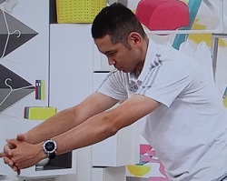 猫背解消、菱形筋トレーニング