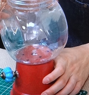 ガチャガチャ風お菓子入れ
