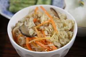 【バゲット】鶏と根菜の炊き込みご飯のレシピ！ろこさんの冷凍コンテナ