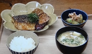 【孤独のグルメ 10】キッチンカフェばる（横浜）の真鯛のソテー＆マグロのユッケ丼：第3話
