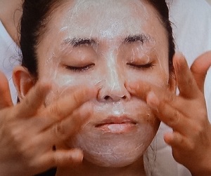 蒸しタオルスキンケア