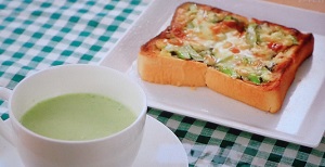 和風のアスパラトースト