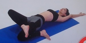 腰痛改善に腹筋太もも伸ばし