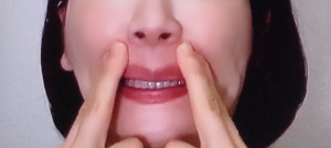 鼻下ほぐしマッサージ