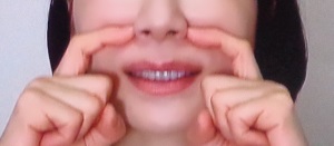 鼻下ほぐしマッサージ