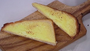 なないろ日和のとろとろ半熟卵のカルボナーラ風トーストのレシピ！クラシル