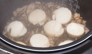 塩昆布とホタテの炊き込みご飯