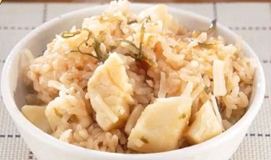 塩昆布とホタテの炊き込みご飯