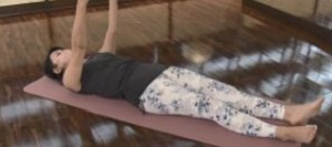 股関節ストレッチ