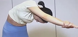 美くびれストレッチ伸びる背中